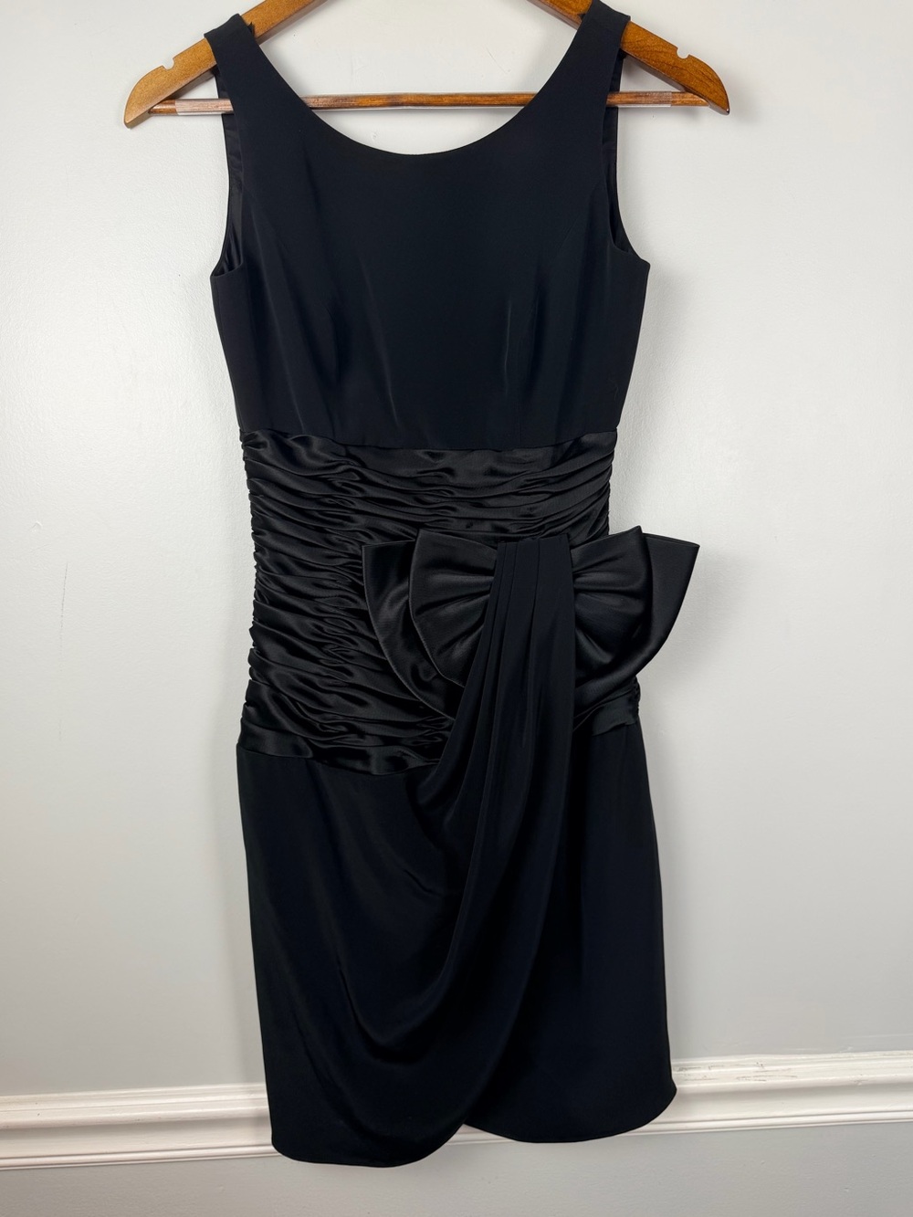 Vicky Tiel Black Satin Bow evening sleeveless mini dress size 2